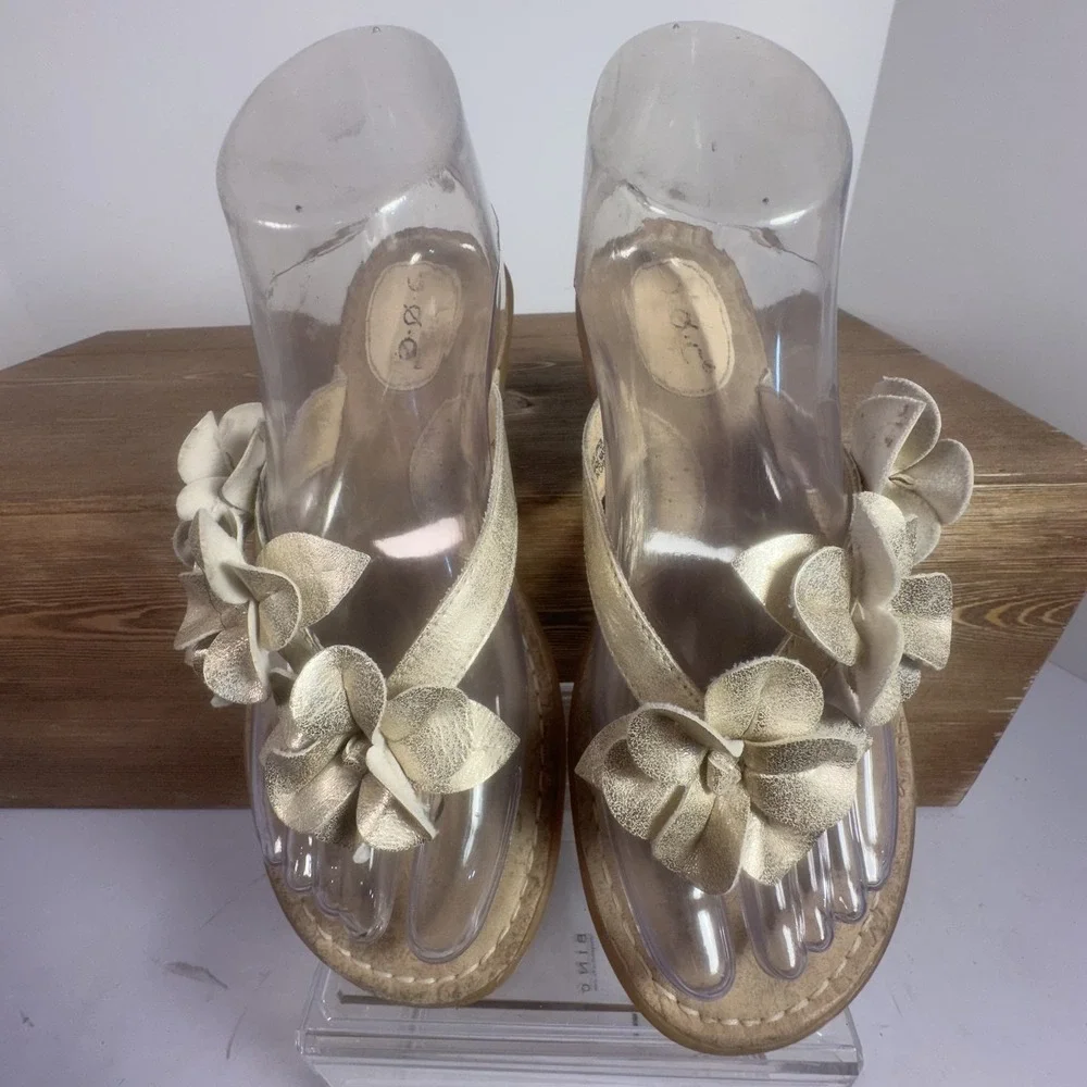 BOC Flower Applique Thong Sandals 7M Flip Flops Champagne Gold Feminine Romantic